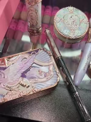 @Flower Knows Makeup #summeressentials #tiktokshopcreatorpicks #tiktokshopstockup #tiktokshopbacktoschool #tiktokshopblackfriday 