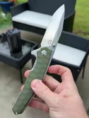 If you’re looking for a large folding knife, the MUCITUP Apex 2 is a no-nonsense EDC. #pocketknife #edcknife #mucitup  