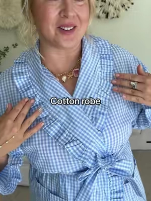 Upgrade your cozy routine with a 100% cotton gingham robe that’s lightweight, breathable, and effortlessly cute. The ruffle trim, wrap design, and classic plaid print make this perfect for slow mornings, getting ready, or lounging at home. #CottonRobe #WomensRobe #GinghamRobe #Loungewear #tiktokshopsummersale @Yimoon 