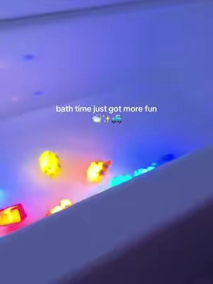 the bath toy every little car fan needs 🤩🚙 #toddlermom #bathtoys #kidstoys #momfinds #toddlergiftideas 