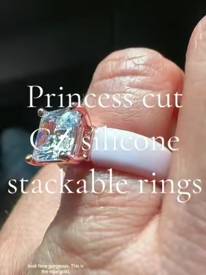 Seriously the cutest silicone ring set! 😍💍 #siliconerings #womensring #czring #ringset #ringsets