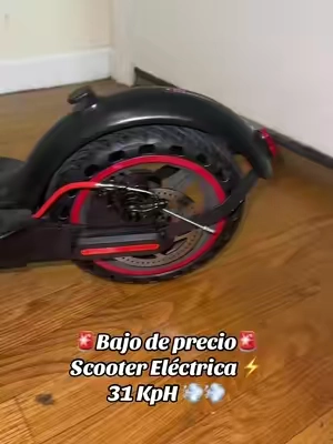 Patineta eléctrica ⚡️ corre a 31 kph 💨 ya no tienes que caminar hasta tu trabajo está patineta la encuentras en el carrito naranja 🛴👇🏻#scooter #scootereletrica #patineta #patinetaelectrica 
