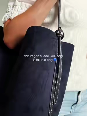 At the current price… I’m tempted to get every colors 💙 @Gap #suedebag #gap #fallbag 