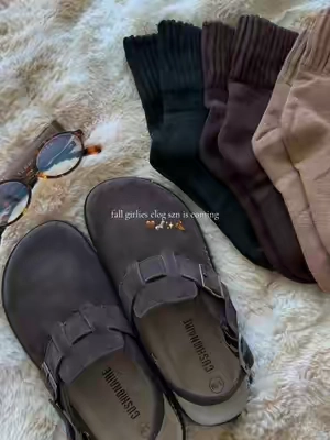 the coziest clogs 🤎🧦✨ #fall #fallaesthetic #clogs #fallshoes #suedeclogs 