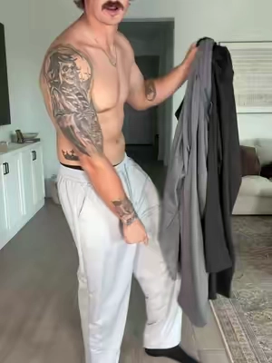 Clean oversized sweats 