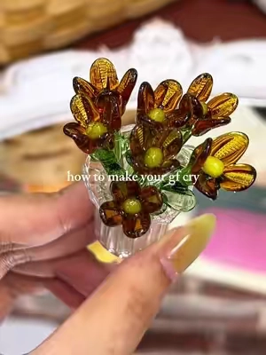Tears of joy 🥹🌸 #glassflowers #flowers #bouquet #giftforgirlfriend #cutegifts