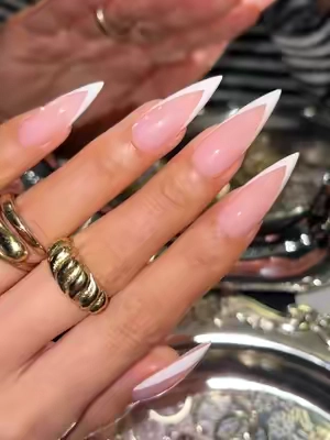 V-shape French debuts! Balanced beauty & texture, brand-new vibe.✨FL#pressonnails #nailsalon #nailart #naildesign #frenchtipnails 