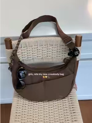 give me a score out of 10 below🙋‍♀️#bagsmart #crossbodybag #slingbags #summerwins #fyp 