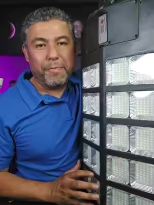 🏡 Iluminación solar para exteriores Esta lámpara solar tipo poste es ideal para estacionamientos, patios, ranchos o entradas. Incorpora sensor de movimiento y protección IP65 para uso en exteriores. #SolarStreetLight #OutdoorLighting #SolarPowered #HomeImprovement #TikTokShopCreatorPicks