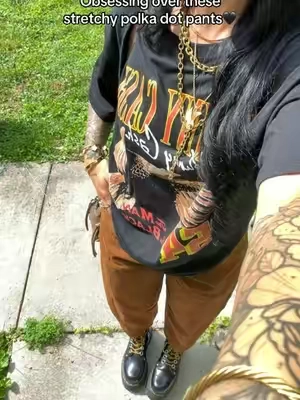 I’m 5’3 & 133 wearing a size small in the color caramel. I recommend sizing down if you want a more snug fit because these run kind of big in my opinion. I’m usually a small/medium and the small fit pretty loose. 