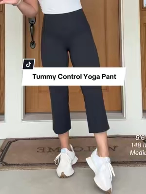 Loving this cute twist on @Halara_official ultrasculpt shaping leggings! That same buttery soft material, tummy control, and overall compression we know and love, now in a cropped mini flare cut! I size up to a medium in this style. I’ll link them! #halara #newarrivals #yogapants #leggings #caprileggings 