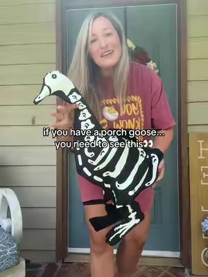 Turn your porch goose into the cutest trick-or-treater on the block! 🎃🪿 These Halloween porch goose costumes are the perfect way to decorate your front porch for spooky season. Easy to dress, adorable for photos, and guaranteed to make neighbors smile. #porchgoose 