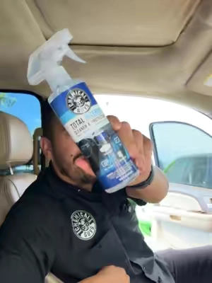 ¡Cómo limpiar todo el interior de tu coche con un solo producto! #parati #chemicalguys #detailing #fypchallenge