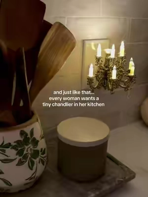 instant cozy, vintage vibes✨🕯️#nightlight #ambientlight #kitchenlighting #cozykitchen #chandelier 