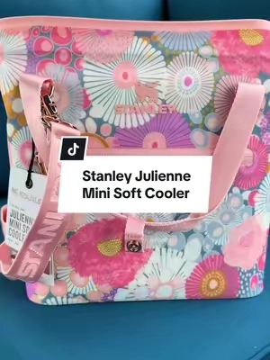 This Stanley Julienne Mini Soft Cooler is as functional as it is cute! 💕 Keep drinks and snacks cold with this insulated mini cooler featuring a front zip pocket, adjustable shoulder strap, and lightweight design. Perfect for beach days, picnics, road trips, lunch, and everyday adventures. @Stanley 1913 #Stanley #MiniCooler #SoftCooler #TravelEssentials #LunchBag 