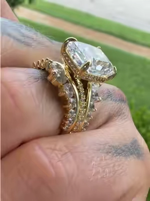 This 7ct radiant cut diamond inspired engagement ring set is just absolutely stunning! This jewelry company Maxine Jewelry has some of the most stunning pieces of jewelry you’ll ever see! @Maxine Jewelry #engagementring #ringset #maxinejewelry #radiantcut #tiktokshopsummersale 