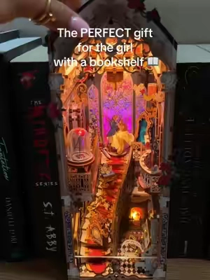 the DREAMIEST booknook 