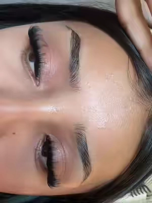 im in loveeee with the #anastasiabeverlyhills #browfreezegel #brows #makeup #fyp @Anastasia Beverly Hills 
