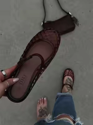 Half sizes size up! #jellyshoes #jellysandals #maryjane