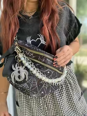 🕸️🕷️ @Gold Blush #spookyseason #bumbag #fallfashioninspo #goldblush 