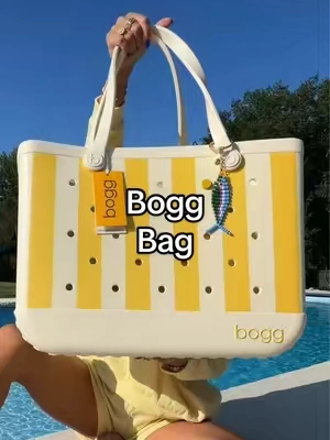 So freaking adorable ☀️💛🤍 #bogg #boggbag #boggaccessories 
