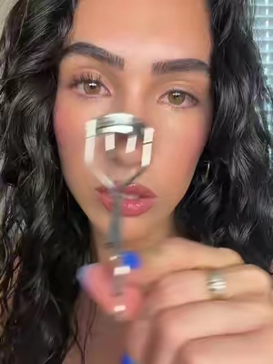 #tweezerman #eyelashcurler 