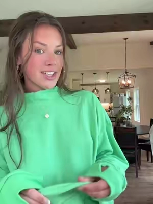 #mockneck #affordablefashion #backtoschooloutfit #sweatshirt #falloutfits 