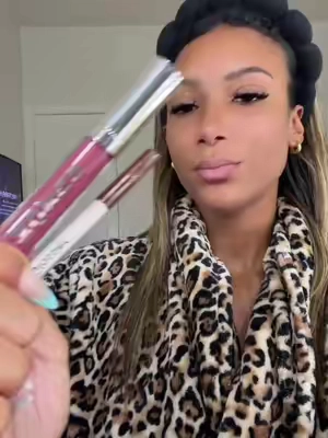 @buxomcosmetics the most perf going out lip 👄 #buxom #lipplumper #lipgloss #blackgirl #lipcombo 