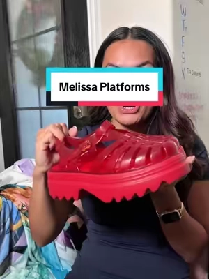 Melissa finally got her Melissa’s 🥰💖 #melissashoes #jellyshoes #ootdinspo #womensfashion #tiktokshopsummersale 