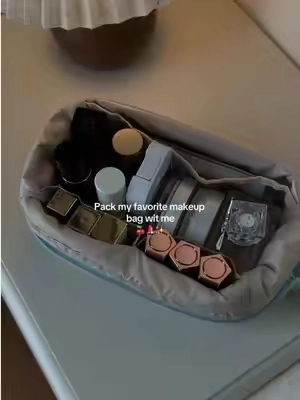 Love this wide-opening design, and this fits all the makeup I need✨🍒#bagsmart #makeupbag #makeuppouch #cosmeticbag #whatsinmybah 