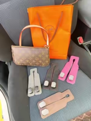 Tired of your purse flying off the seat every time you hit the brakes? #caraccessories #accesorios #tiktokshop #car #fyp 