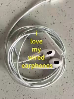 #headphones #muisc #fashion #virvalvideo #wired 
