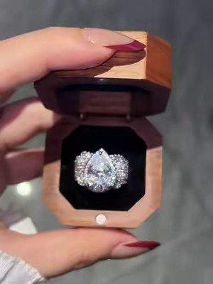 The affordable ring that gets all the compliments.#rings #engagementring #travelring #jewelry #giftguide 
