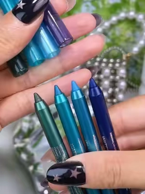 Whether you're into soft neutrals or bold brights, this set has you covered. #tiktok #EyelinerSet#ColorfulEyeliner#SmudgeProof#LongWear 