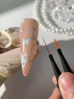 The secret to cleaner nail designs? The right brushes ✅💎#nailkit #nailhack #nailtools #nailbrush #diynailsathome 