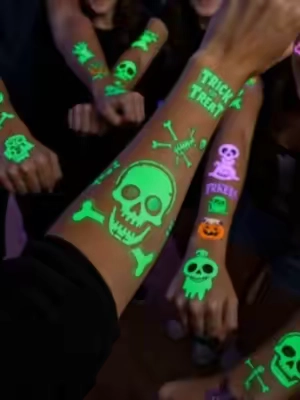 🍨TikTok made me find another Halloween must-have✨🎃is actually so cool👻he magic shines brightest once the lights go off — the easiest Halloween vibe tool ever 👇#Halloween#HalloweenToys #halloweenmusthaves #FallDecor #HalloweenVibes