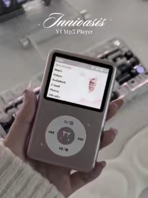 this is literally the cutest and coolest thing ever! perfect for listening to music when you have no service 🤍 @user1728196122732 @innioasis @innioasisfactory 🤍 #tiktokshopcreatorpicks #dealsforyoudays #summerwins #summervibes #tiktokshopsummersale #weeklydeals #summerfinds #summersale #Tech #innioasis #mp3player #innioasisy1