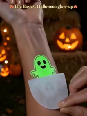 🍨TikTok made me find another Halloween must-have✨🎃is actually so cool👻he magic shines brightest once the lights go off — the easiest Halloween vibe tool ever 👇#Halloween#HalloweenToys #halloweenmusthaves #sticke#HalloweenVibes