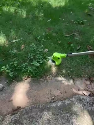 ¿Sigues cargando cortacéspedes pesados ​​y voluminosos? Este modelo ligero es fácil de usar para las mujeres, ¡y está a mitad de precio por tiempo limitado! Enlace más abajo.#lawnmower #gardenhacks #womanpower #yardmaintenance