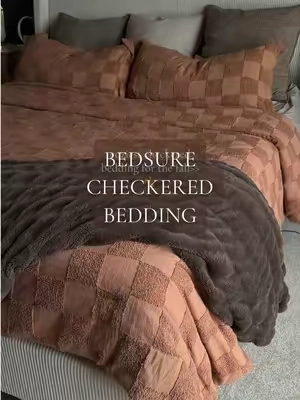 I got the taupe and she’s perfect 😴  @Bedsure #tiktokshopsummersale #cozybedding #bedsure #comforter #fallbedding 