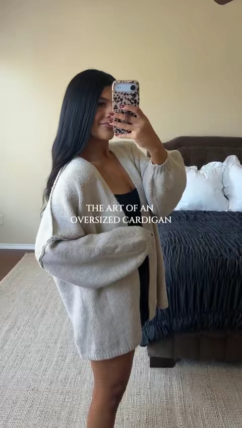 The perfect oversized cardigan does exist. It feels like a blanket and looks so cute over a tank and shorts! I love styling this with leggings, shorts, and even skirts! Oversized Cardigan Outfit. Comfy Cardigan Outfit. Oversized Cardigan. #cardigan #cardiganoutfits #oversized #oversizedcardigan #cardigansweater 