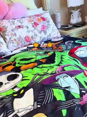 And I’m obsessed 😍 #blanket #blankets #bedroom #bedroomdecor #halloween 