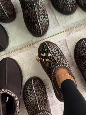 The cutest fall shoe 🐆 This leopard is going to go quick! @EVELLYHOOTD US #evellyhootd #miniboots #outdoorslippers #fallstyle #fallshoes 