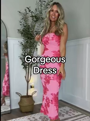 Stunning strapless floral dress✨ stretchy and comfortable💕 runs true to size. I’m wearing a small. #straplessdress #weddingguestdress #vacationdress #pinkdress #tiktokshopsummersale @MEROKEETY-USA 