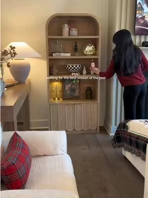 This arched bookshelf instantly elevates any space. 🤍 The open shelves are perfect for styling your favorite seasonal décor, while the cabinet below keeps everything organized and out of sight. Functional, beautiful, and one of my favorite pieces for creating a cozy home✨🤎🪵 #homedecor #christmasinjuly #archedbookshelf #bookshelf #furniture 
