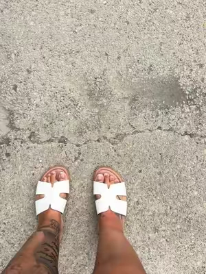 Got my wife feet girls #widefeetfriendly #widefeet #sandals 