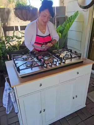 Esta estufa portable funciona con gas natural o gas propano, la estufa la puedes tener fuera o dentro de tu casa especial para llevar de dia de camping . tiene la opcion de electricidad para encender los pilots.  esta estufa portatil trae 5 quemadores . #estufa  #estufaportatil  #hogar  #cocina  #portablestove @VEVOR Store 