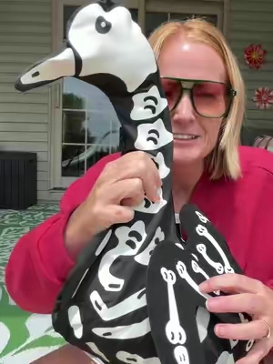 hands down the cutest porch goose costume for Halloween #porchgoose #porchgooseoutfit #halloweencostume #porchdecor 
