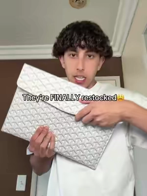 Grab yours quick before they're sold out again! #laptopcase #computercase #designerbags #designerfinds 
