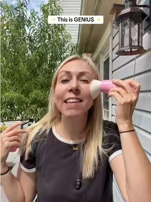 The Sol Brush SPF 50 is a genius invention! Sunscreen powder with a brush applicator 